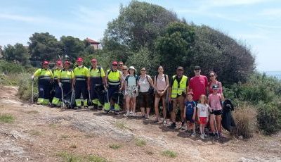 Jornada de voluntariado ambiental en el entorno de la playa de la Savinosa de Tarragona...