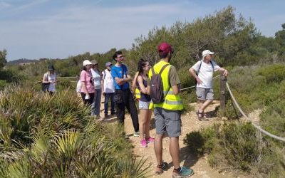 Jornada de voluntariado ambiental en el entorno de la playa de la Savinosa de Tarragona...