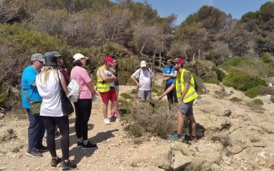 Jornada de voluntariado ambiental en el entorno de la playa de la Savinosa de Tarragona...