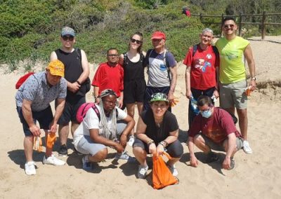 Jornada de voluntariado ambiental en el entorno de la playa de la Savinosa de Tarragona...