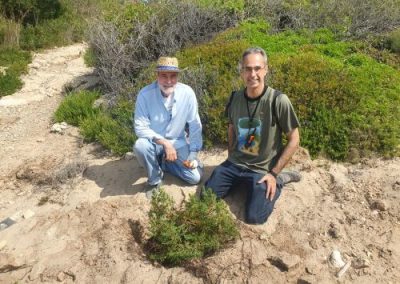 Jornada de voluntariado ambiental en el entorno de la playa de la Savinosa de Tarragona...