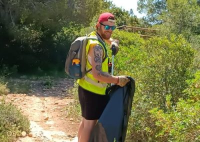 Jornada de voluntariado ambiental en los Morrots de la Savinosa...