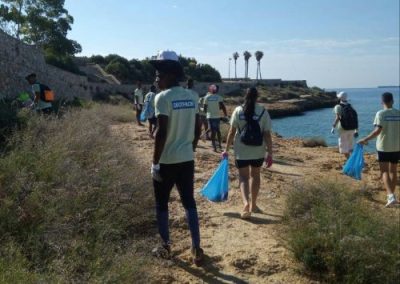 Jornada de voluntariado ambiental en los Morrots de la Savinosa...